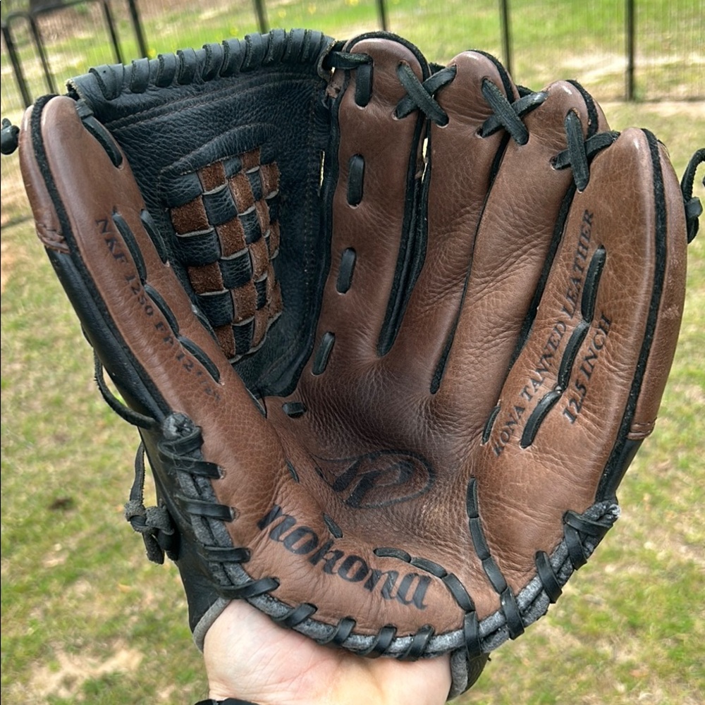 ⚾️Nokona Brown and Black Baseball/ Softball FP Glove⚾️